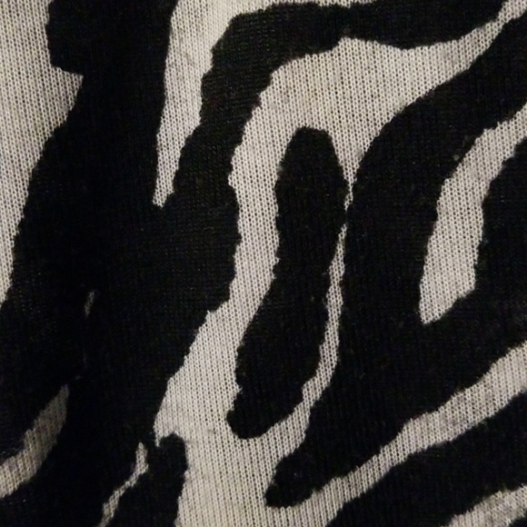 💜3/$20 Zebra print cowl neck shirt - Picture 4 of 5